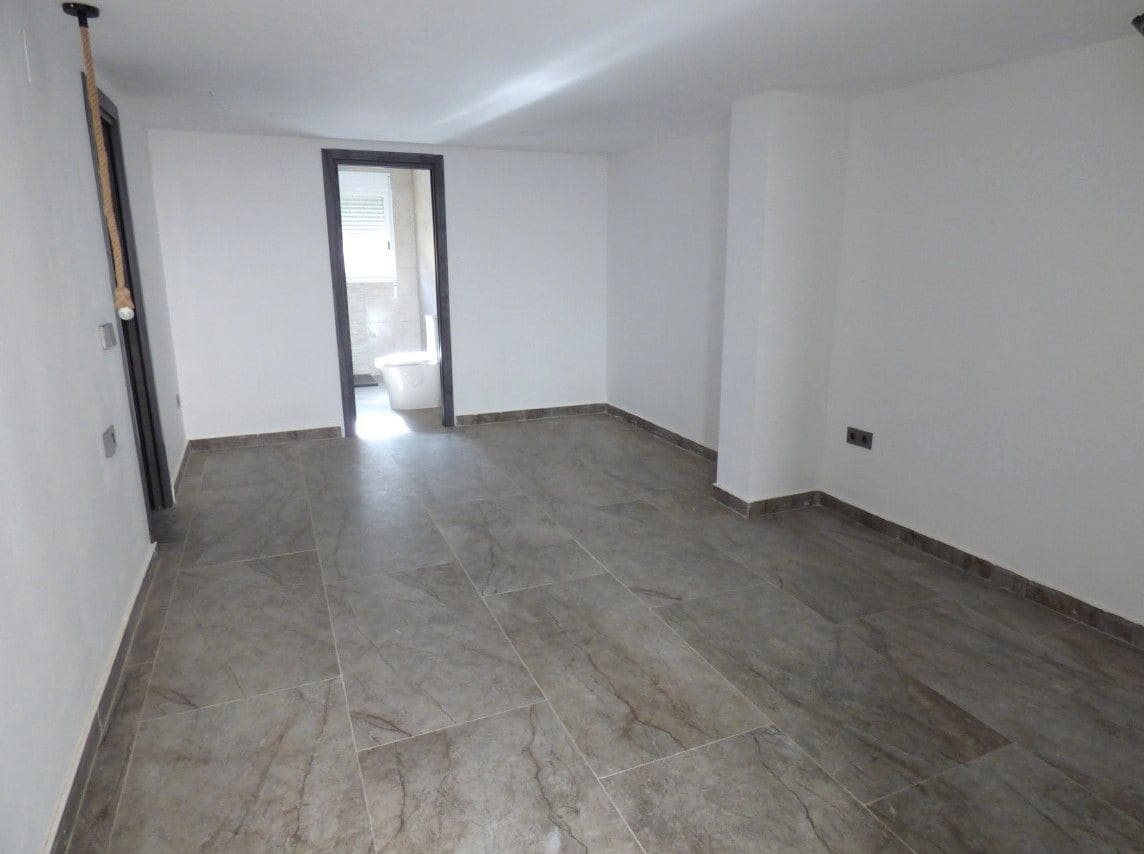 5 bedroom Townhouse for sale in Orxeta with garage - € 310,000 (Ref: 10133082)