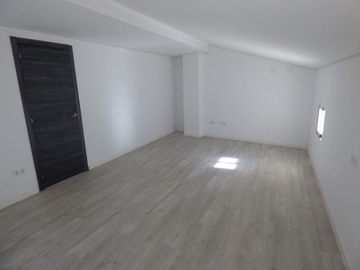 5 bedroom Townhouse for sale in Orxeta with garage - € 310,000 (Ref: 10133082)