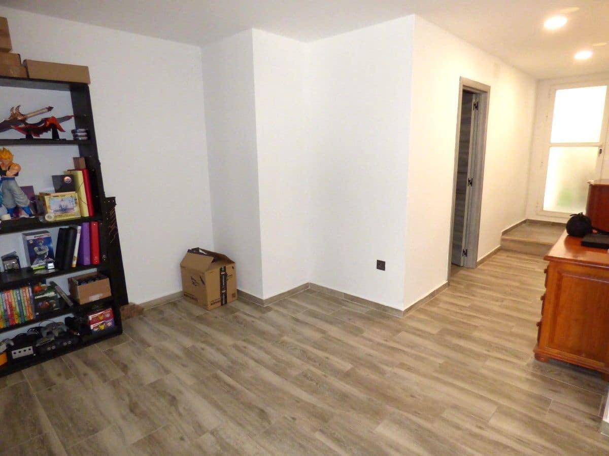 5 bedroom Townhouse for sale in Orxeta with garage - € 310,000 (Ref: 10133082)
