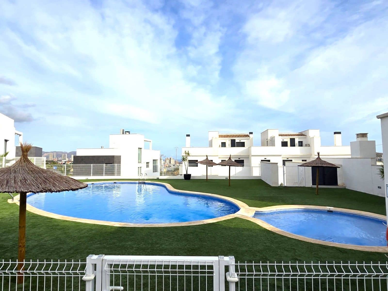 2 bedroom Semi-detached Villa for sale in Finestrat with pool garage - € 359,000 (Ref: 10159094)