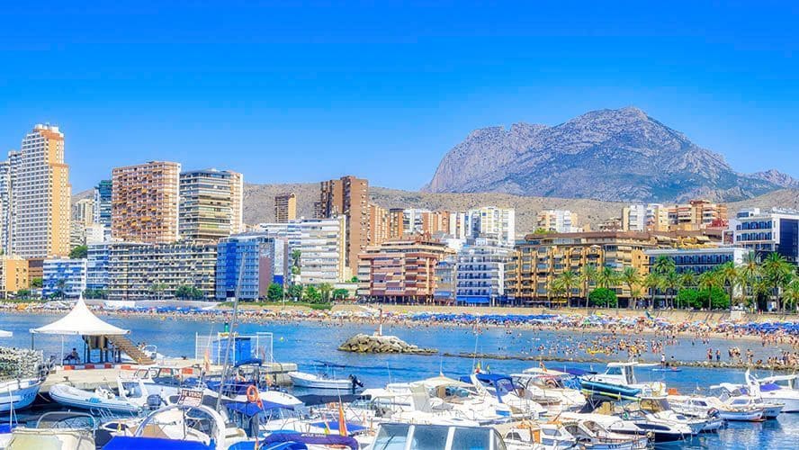 Apartamento de 2 habitaciones en Benidorm en venta - 240.000 € (Ref: 10164227)