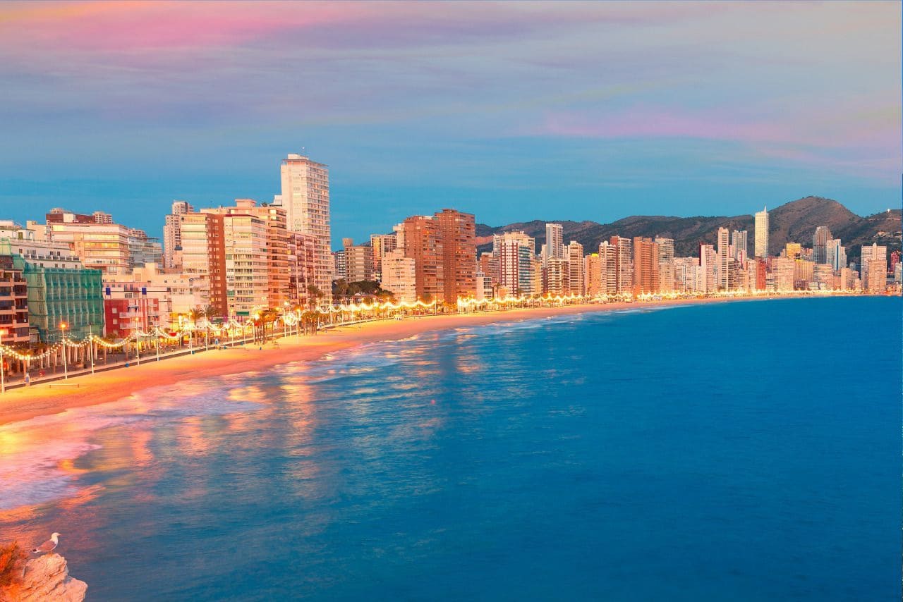 Apartamento de 2 habitaciones en Benidorm en venta - 240.000 € (Ref: 10164227)