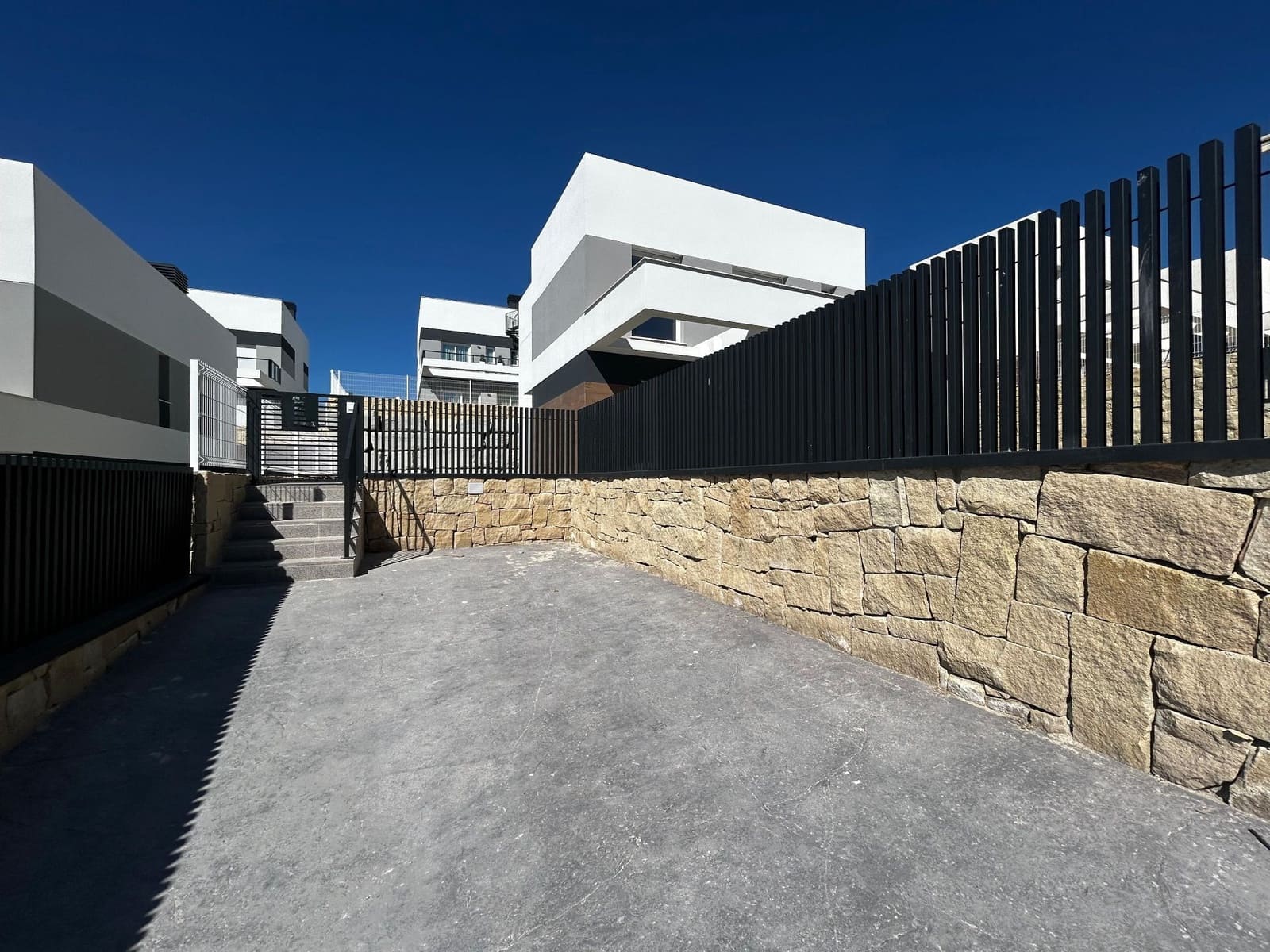 Chalet de 4 habitaciones en Finestrat en venta con piscina garaje - 555.000 € (Ref: 10166199)