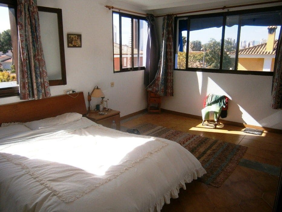 4 soveværelse Villa til salg i Benidorm med swimmingpool garage - € 450.000 (Ref: 3158186)