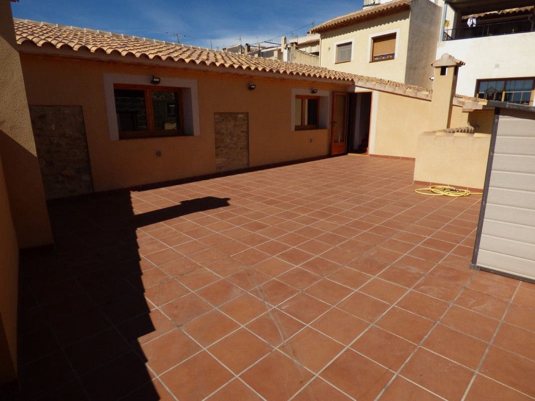 8 soveværelse Byhus til salg i Sella med swimmingpool - € 470.000 (Ref: 7445493)