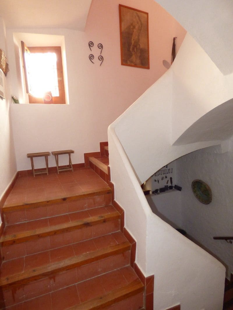 8 soveværelse Byhus til salg i Sella med swimmingpool - € 470.000 (Ref: 7445493)