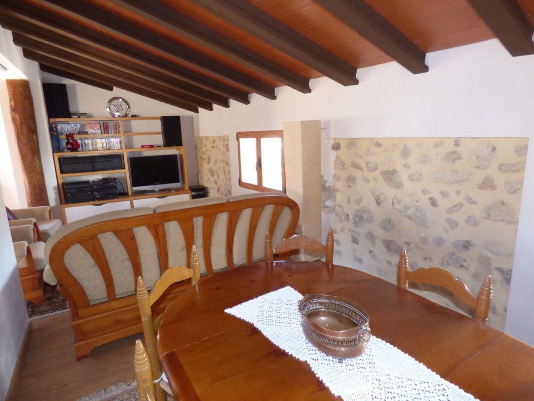 8 soveværelse Byhus til salg i Sella med swimmingpool - € 470.000 (Ref: 7445493)