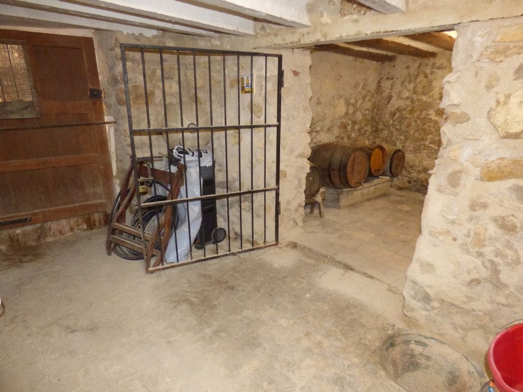 8 soveværelse Byhus til salg i Sella med swimmingpool - € 470.000 (Ref: 7445493)