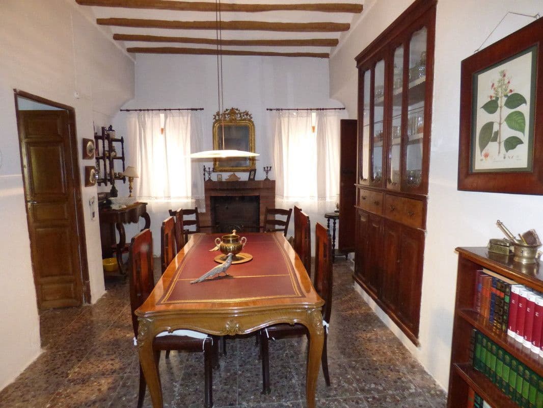 8 soveværelse Byhus til salg i Sella med swimmingpool - € 470.000 (Ref: 7445493)