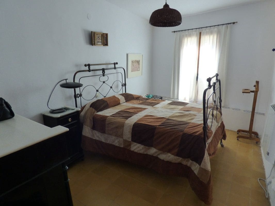 8 soveværelse Byhus til salg i Sella med swimmingpool - € 470.000 (Ref: 7445493)