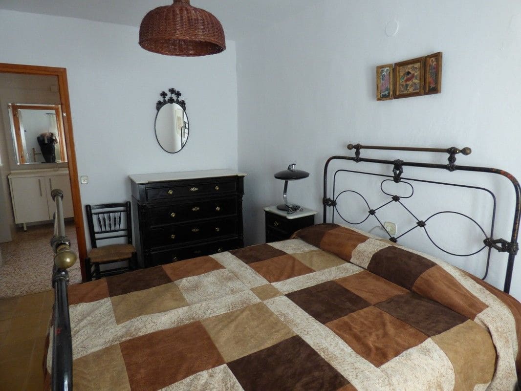 8 soveværelse Byhus til salg i Sella med swimmingpool - € 470.000 (Ref: 7445493)