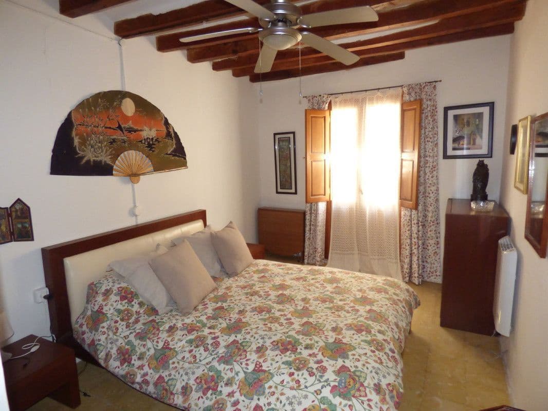 8 soveværelse Byhus til salg i Sella med swimmingpool - € 470.000 (Ref: 7445493)