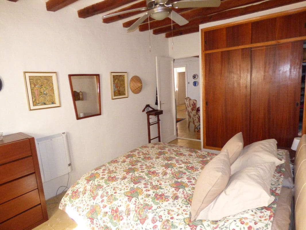 8 soveværelse Byhus til salg i Sella med swimmingpool - € 470.000 (Ref: 7445493)