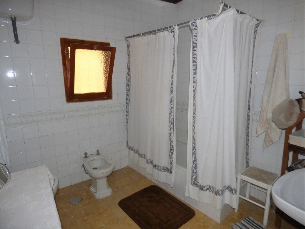 8 soveværelse Byhus til salg i Sella med swimmingpool - € 470.000 (Ref: 7445493)