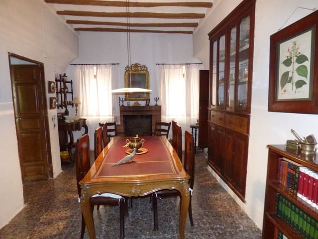 8 bedroom Townhouse for sale in Sella with pool - € 470,000 (Ref: 7445493)
