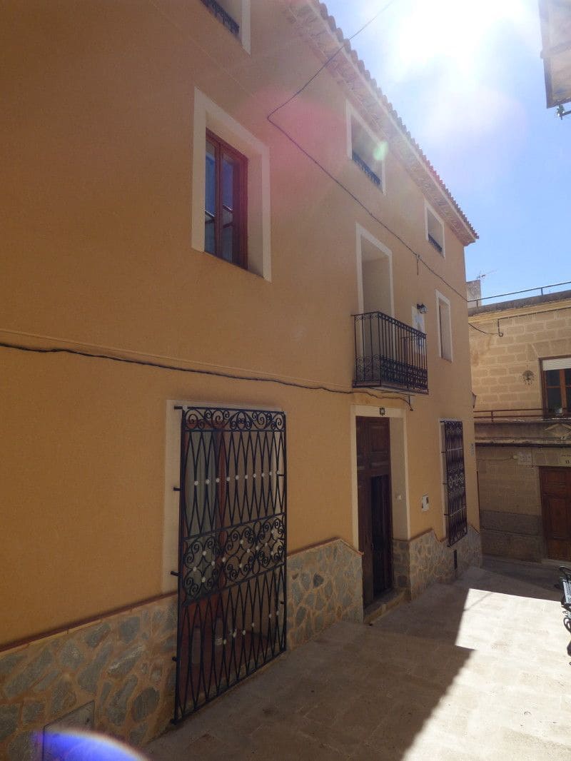 8 soveværelse Byhus til salg i Sella med swimmingpool - € 470.000 (Ref: 7445493)