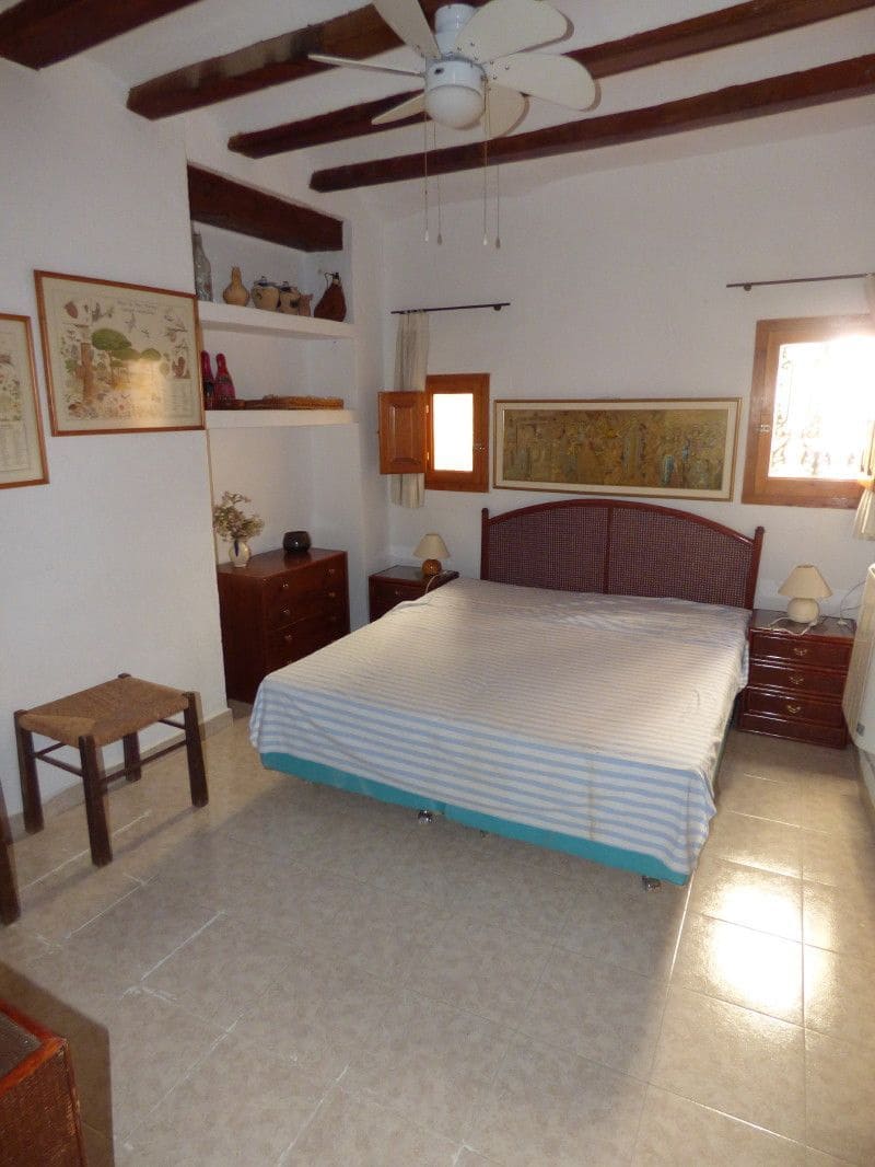 8 soveværelse Byhus til salg i Sella med swimmingpool - € 470.000 (Ref: 7445493)