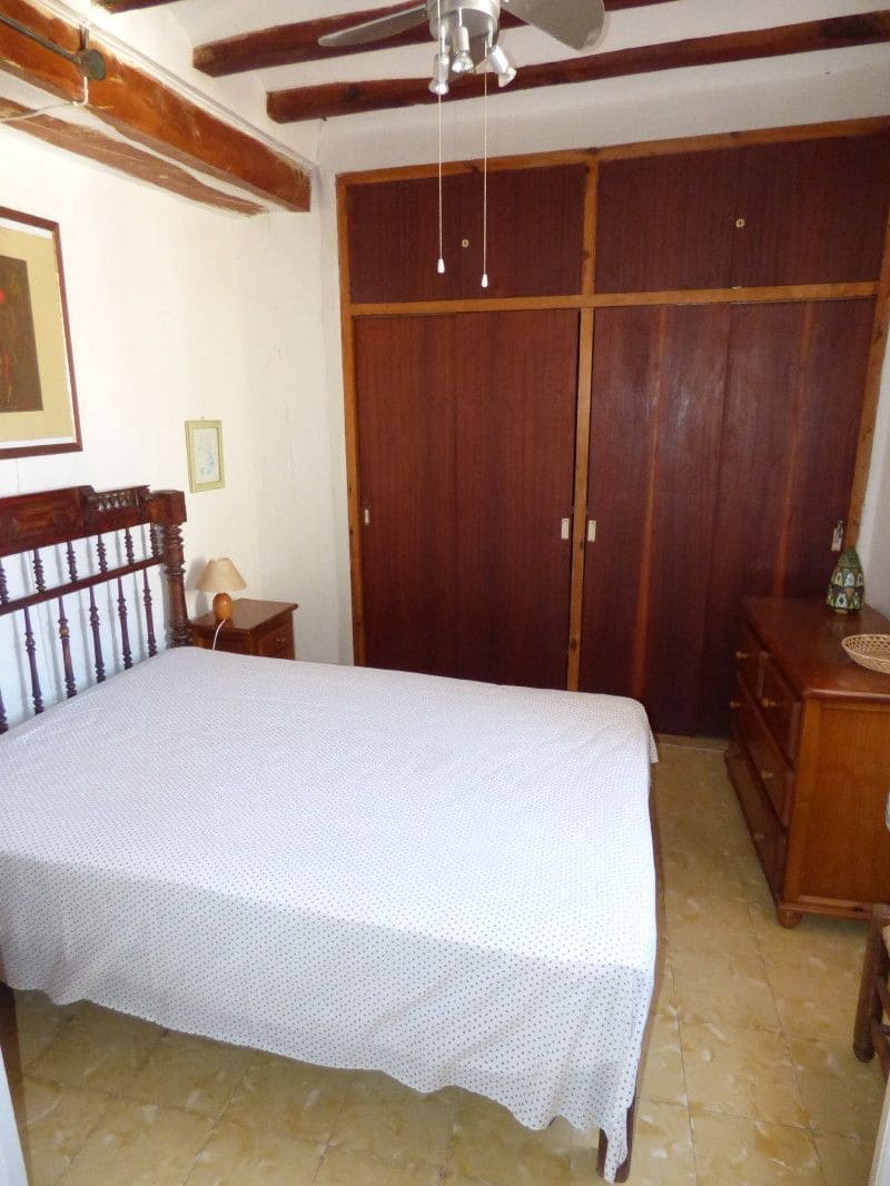 8 soveværelse Byhus til salg i Sella med swimmingpool - € 470.000 (Ref: 7445493)