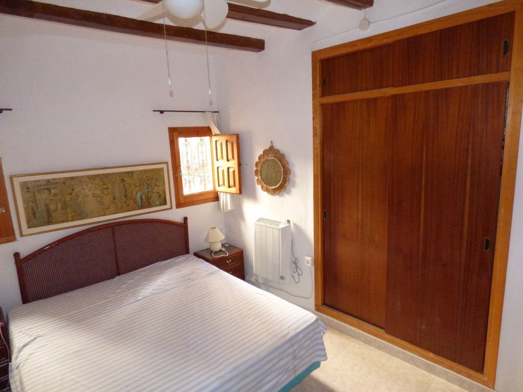 8 soveværelse Byhus til salg i Sella med swimmingpool - € 470.000 (Ref: 7445493)