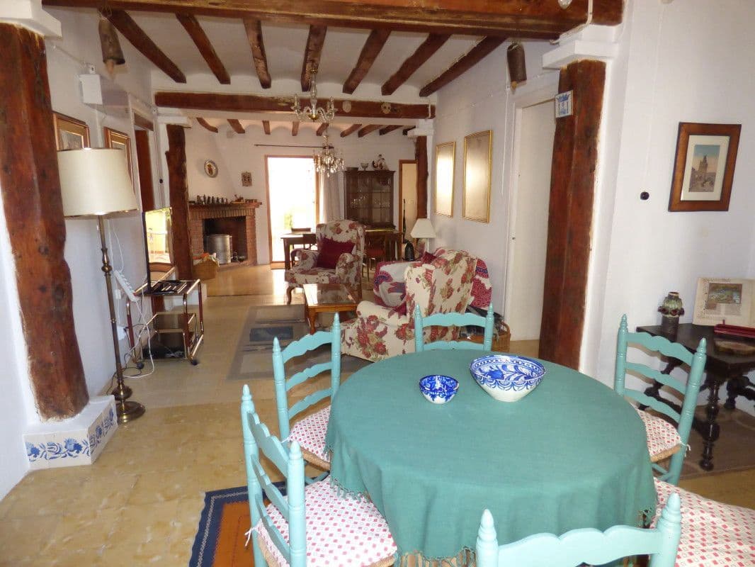 8 soveværelse Byhus til salg i Sella med swimmingpool - € 470.000 (Ref: 7445493)