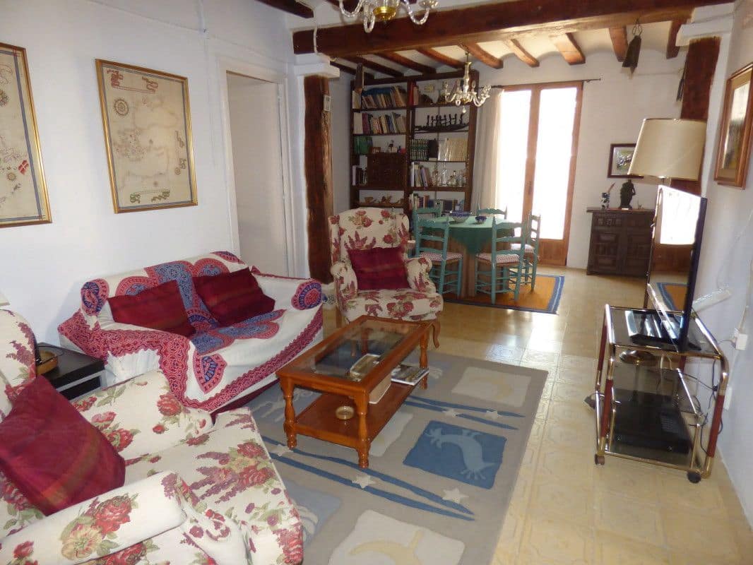 8 soveværelse Byhus til salg i Sella med swimmingpool - € 470.000 (Ref: 7445493)