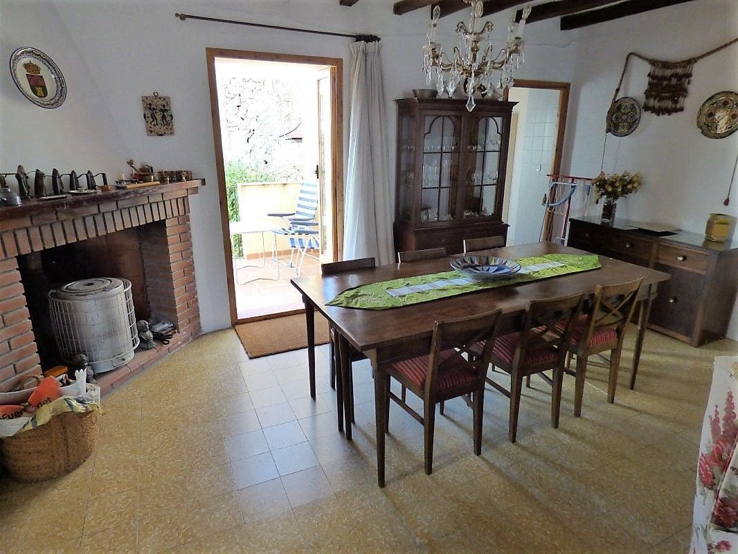 8 soveværelse Byhus til salg i Sella med swimmingpool - € 470.000 (Ref: 7445493)