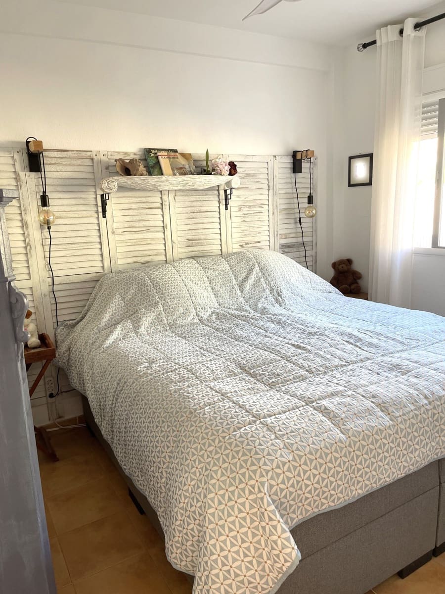 3 soverom Kjedet enebolig til salgs i Relleu med svømmebasseng garasje - € 245 000 (Ref: 9306305)