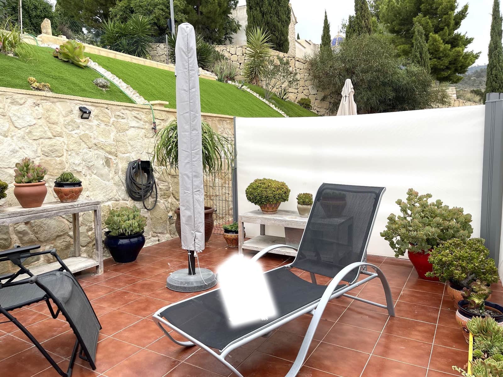 3 soverom Kjedet enebolig til salgs i Relleu med svømmebasseng garasje - € 245 000 (Ref: 9306305)