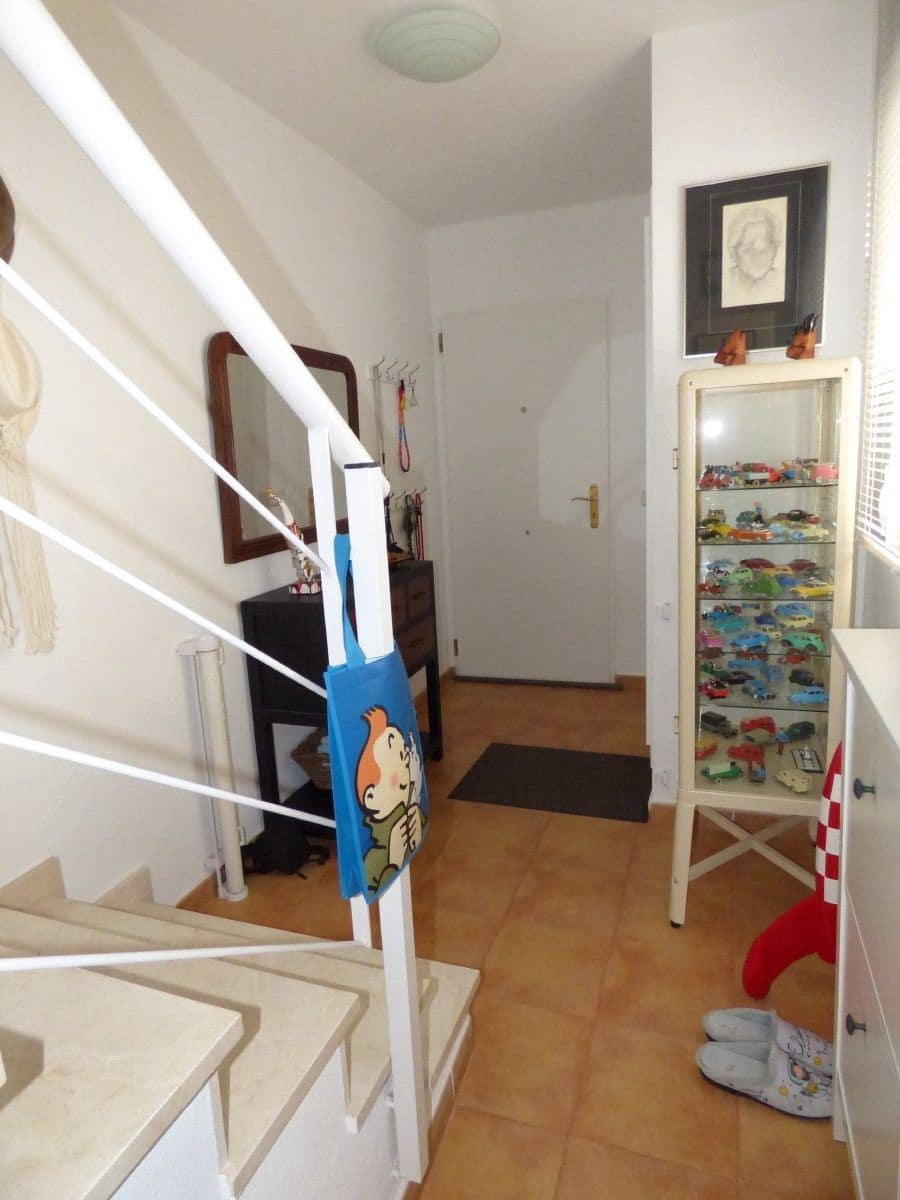 3 bedroom Semi-detached Villa for sale in Relleu with pool garage - € 231,900 (Ref: 9306305)