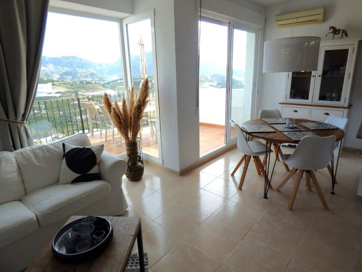 3 makuuhuone Paritalo myytävänä paikassa Callosa d'En Sarria mukana uima-altaan 
autotalli - 315 000 € (Ref: 9564823)