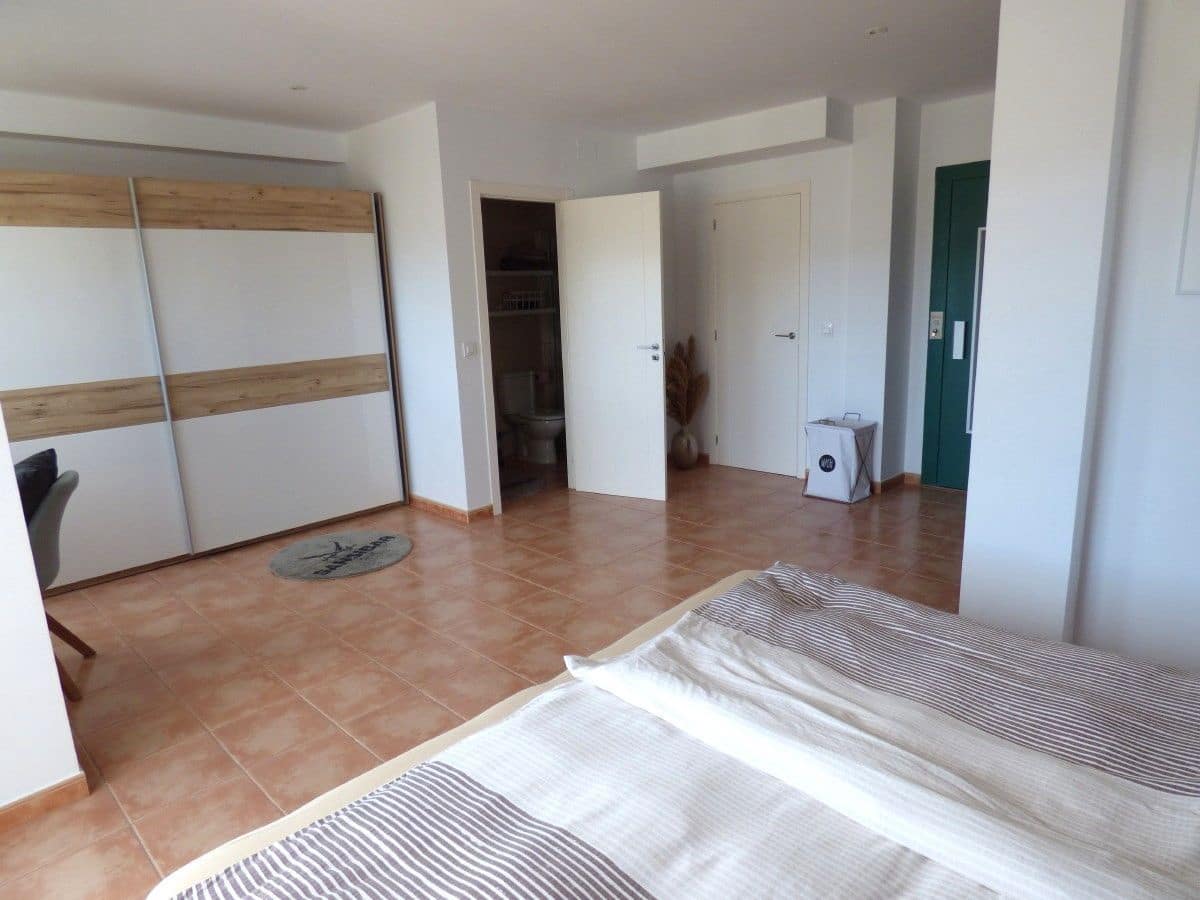 3 makuuhuone Paritalo myytävänä paikassa Callosa d'En Sarria mukana uima-altaan 
autotalli - 315 000 € (Ref: 9564823)