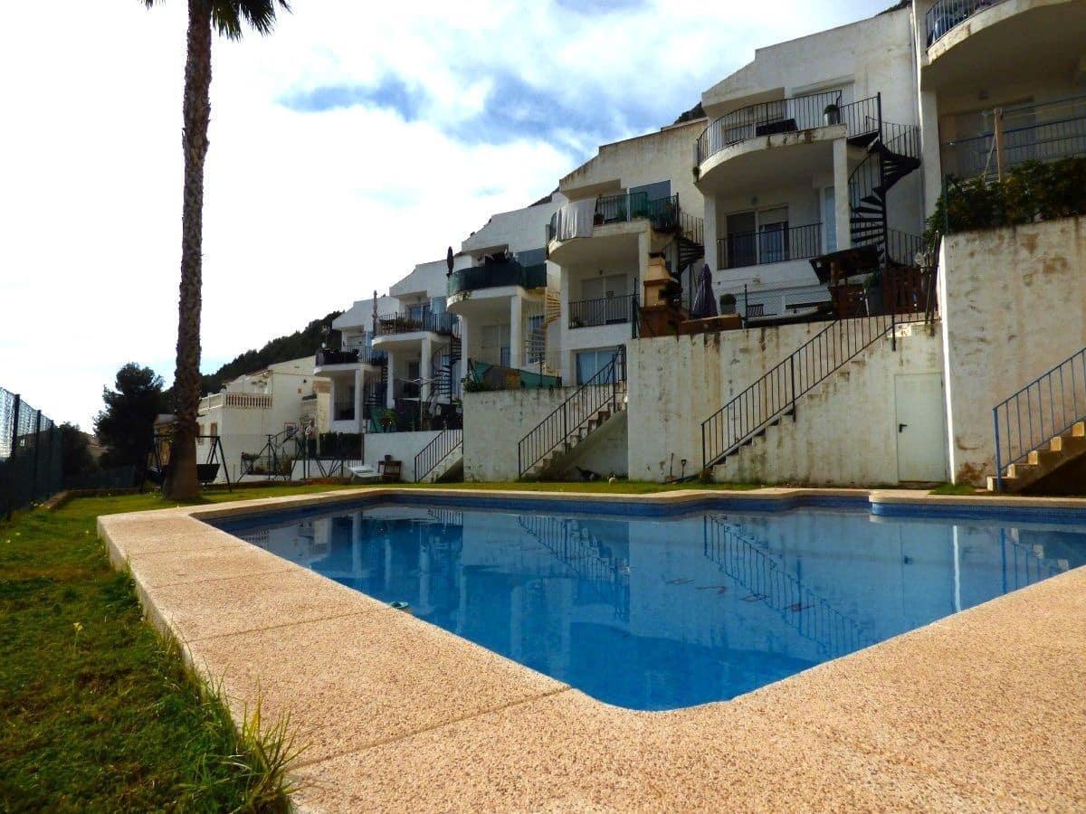 3 makuuhuone Paritalo myytävänä paikassa Callosa d'En Sarria mukana uima-altaan 
autotalli - 315 000 € (Ref: 9564823)