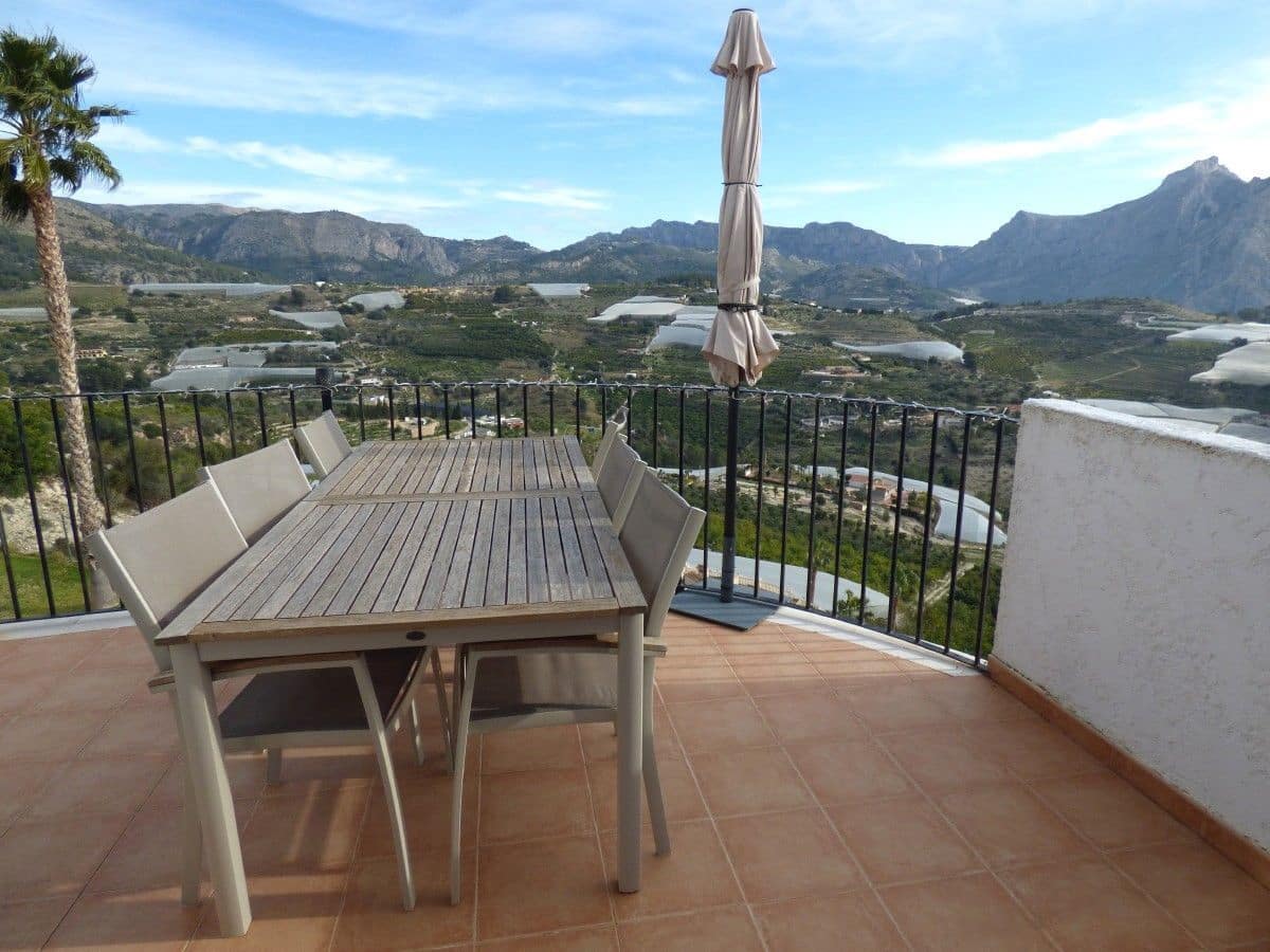 3 makuuhuone Paritalo myytävänä paikassa Callosa d'En Sarria mukana uima-altaan 
autotalli - 315 000 € (Ref: 9564823)