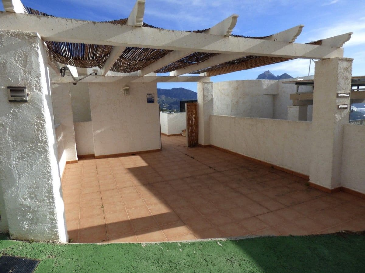 3 makuuhuone Paritalo myytävänä paikassa Callosa d'En Sarria mukana uima-altaan 
autotalli - 315 000 € (Ref: 9564823)