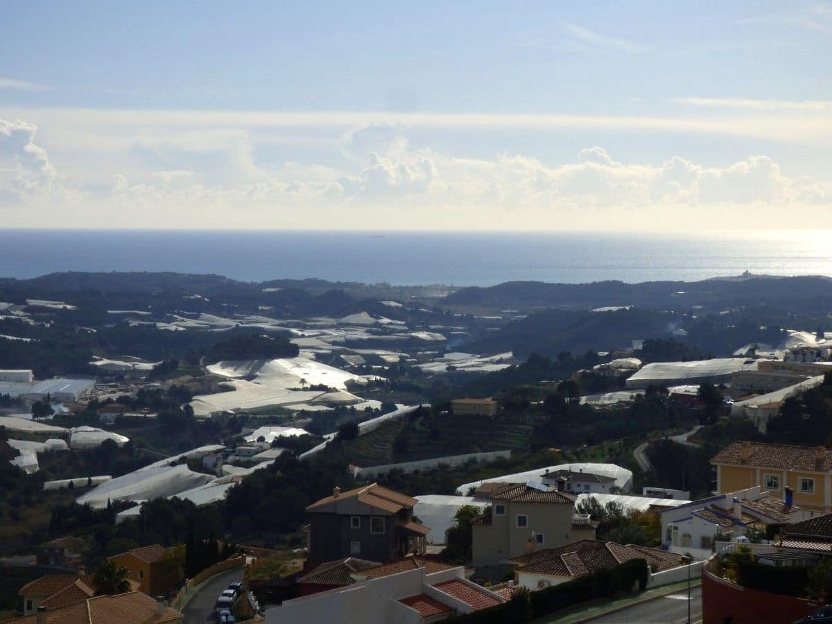 3 makuuhuone Paritalo myytävänä paikassa Callosa d'En Sarria mukana uima-altaan 
autotalli - 315 000 € (Ref: 9564823)