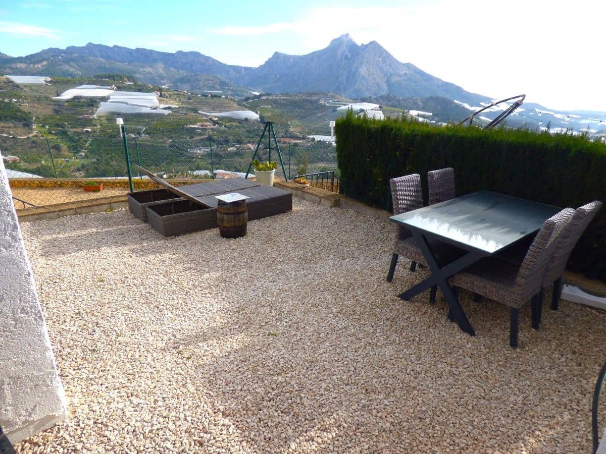 3 makuuhuone Paritalo myytävänä paikassa Callosa d'En Sarria mukana uima-altaan 
autotalli - 315 000 € (Ref: 9564823)