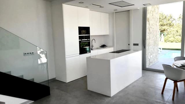 3 makuuhuone Huvila myytävänä paikassa Finestrat mukana uima-altaan 
autotalli - 695 000 € (Ref: 9590764)