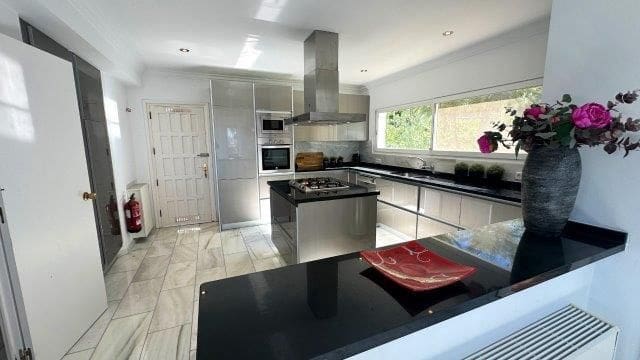 6 soveværelse Villa til salg i Albir med swimmingpool garage - € 2.950.000 (Ref: 9701357)