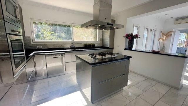 6 soveværelse Villa til salg i Albir med swimmingpool garage - € 2.950.000 (Ref: 9701357)