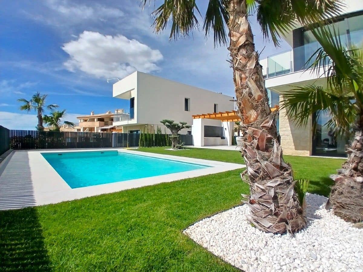 3 bedroom Villa for sale in Finestrat with pool garage - € 1,195,000 (Ref: 9744055)