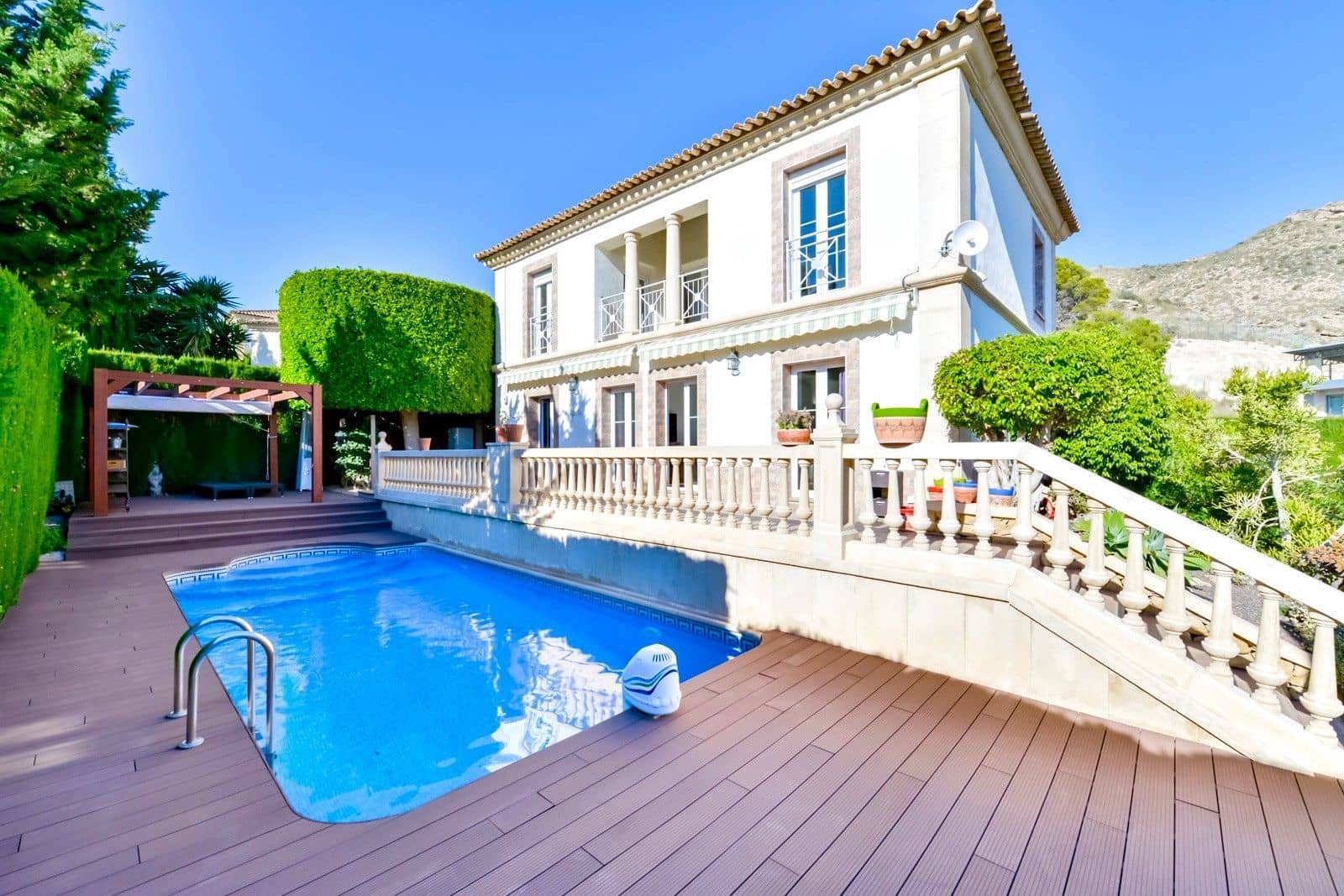 4 makuuhuone Huvila myytävänä paikassa Finestrat mukana uima-altaan 
autotalli - 950 000 € (Ref: 9796846)