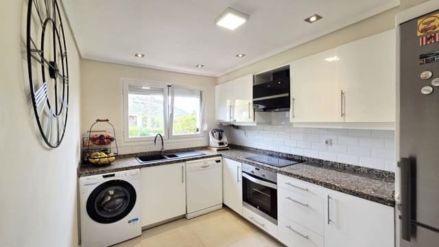 4 Zimmer Villa zu verkaufen in La Nucia mit Pool Garage - 598.000 € (Ref: 9811299)