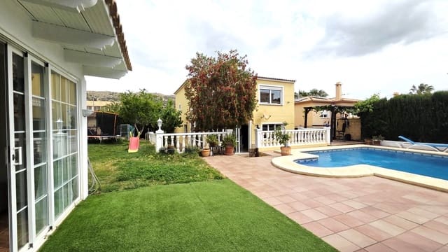 4 Zimmer Villa zu verkaufen in La Nucia mit Pool Garage - 598.000 € (Ref: 9811299)