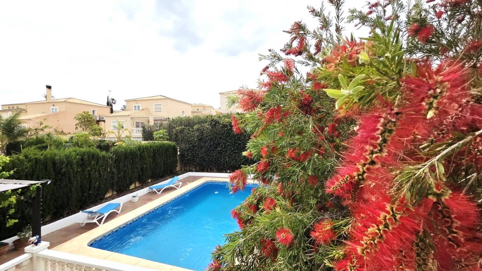 4 Zimmer Villa zu verkaufen in La Nucia mit Pool Garage - 598.000 € (Ref: 9811299)