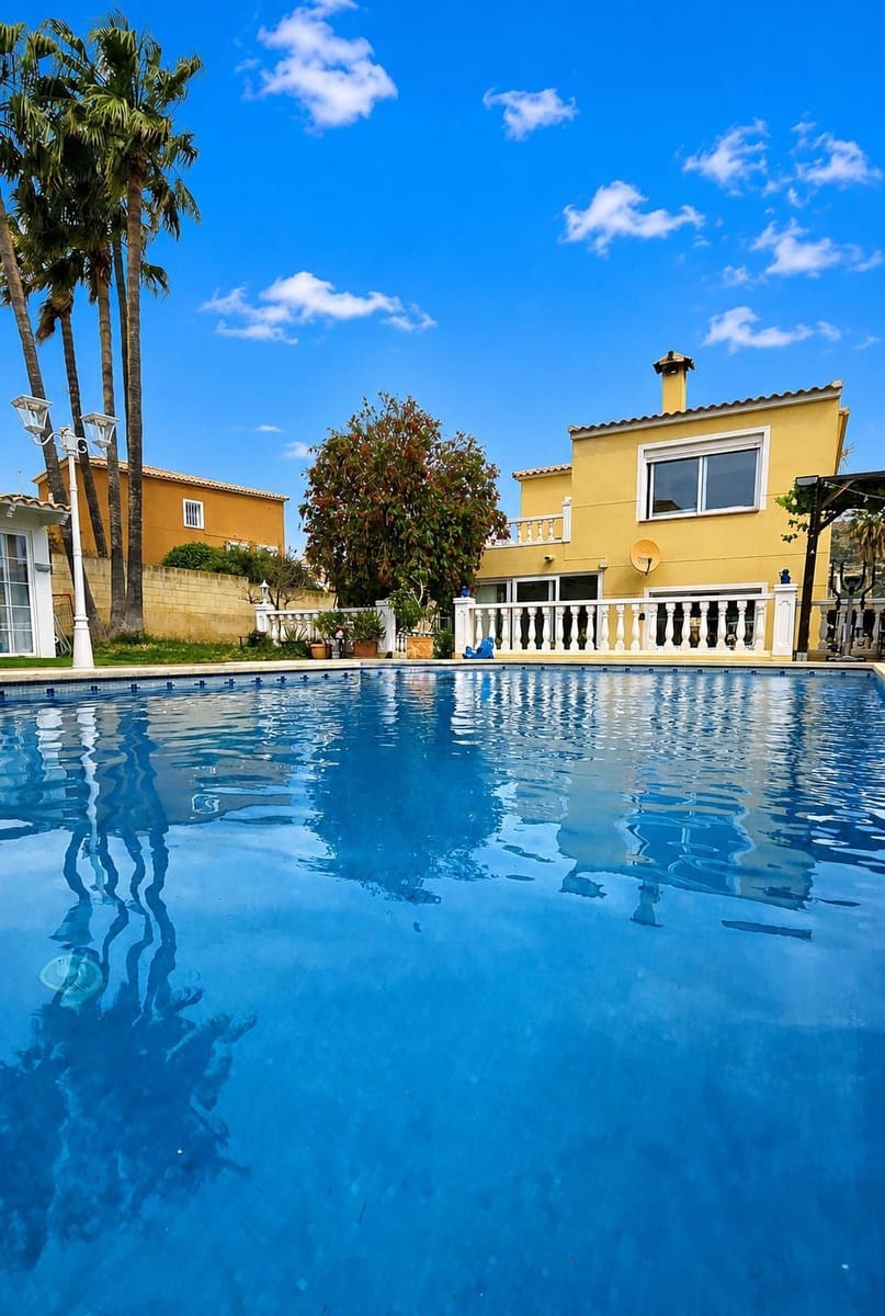 4 sypialnia Willa na sprzedaż w La Nucia z basenem garażem - 565 000 € (Ref: 9811299)