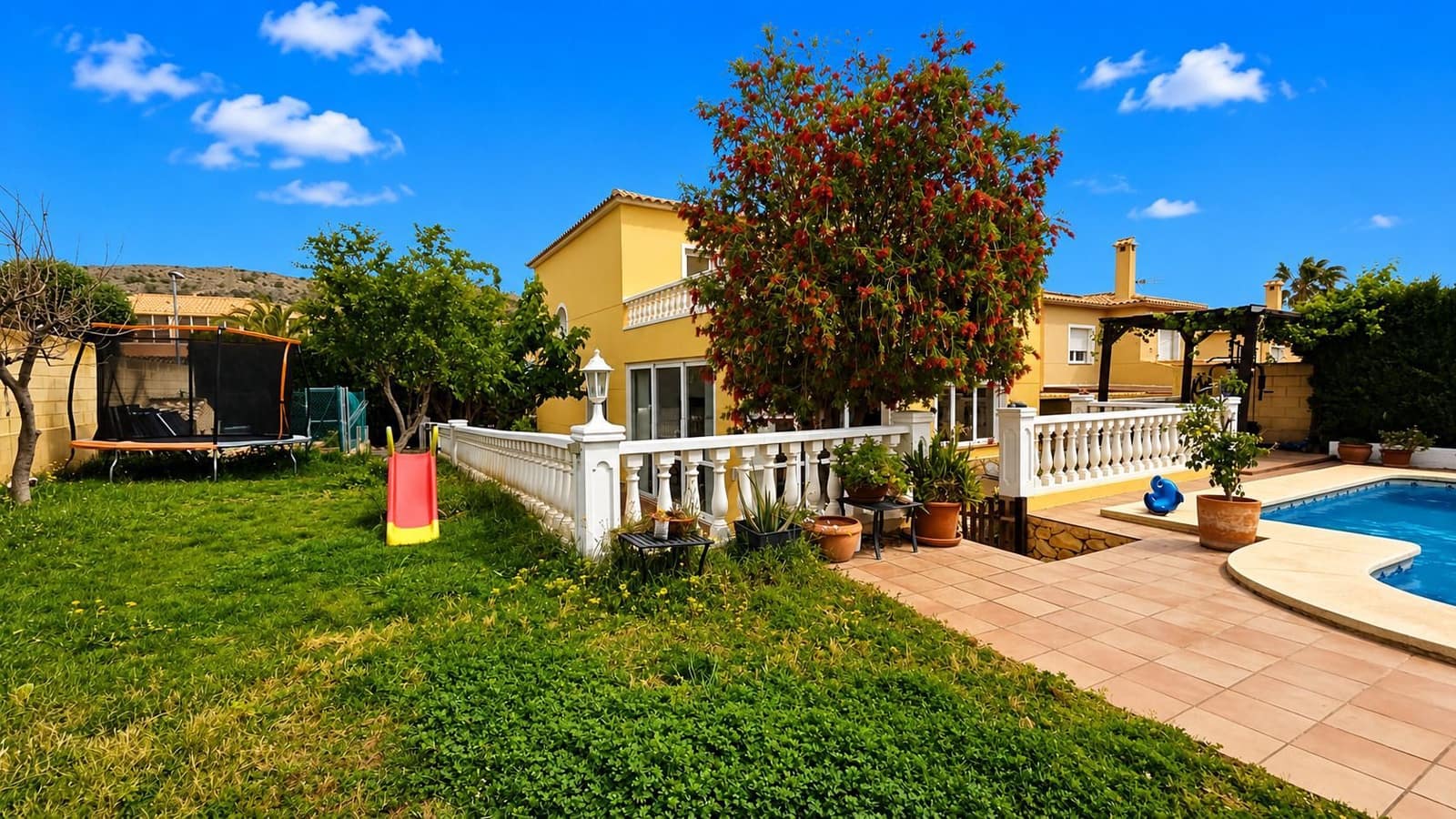 4 sypialnia Willa na sprzedaż w La Nucia z basenem garażem - 565 000 € (Ref: 9811299)