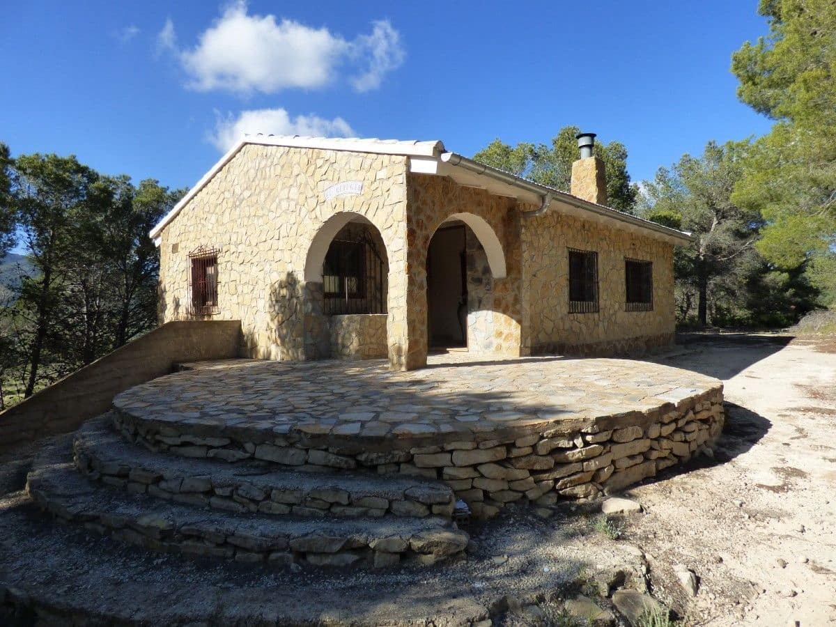 3 bedroom Villa for sale in Torremanzanas with garage - € 144,900 (Ref: 9830770)