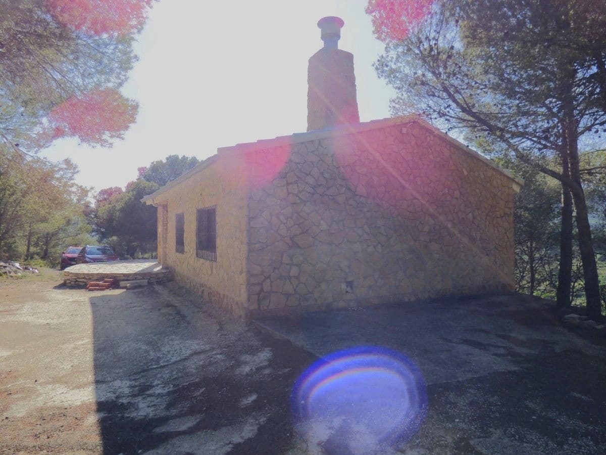 3 bedroom Villa for sale in Torremanzanas with garage - € 144,900 (Ref: 9830770)