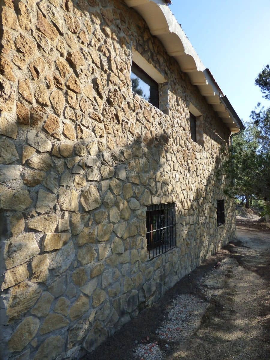 3 bedroom Villa for sale in Torremanzanas with garage - € 144,900 (Ref: 9830770)