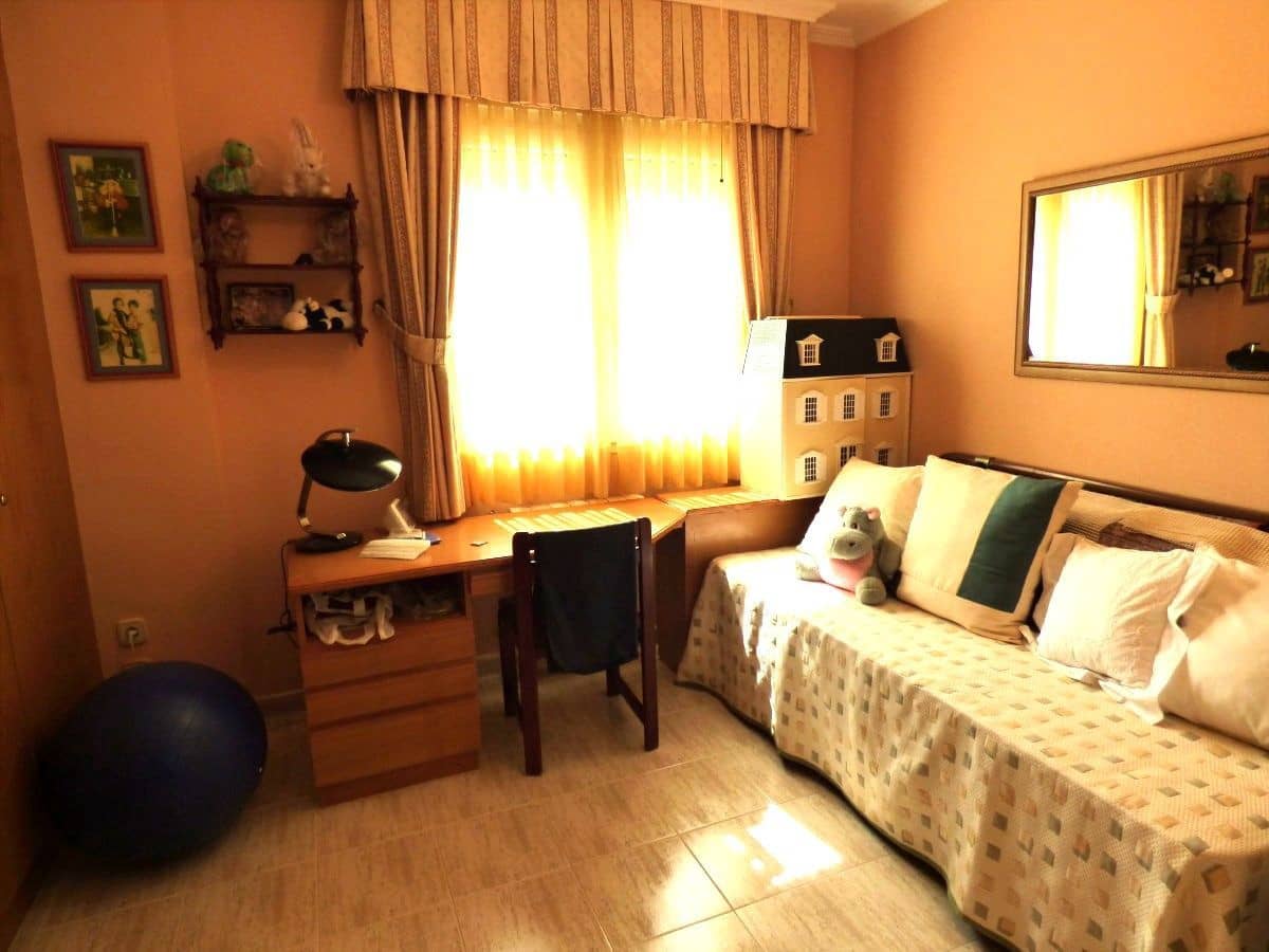 6 chambre Villa/Maison à vendre à Benidorm avec piscine garage - 460 000 € (Ref: 9945297)